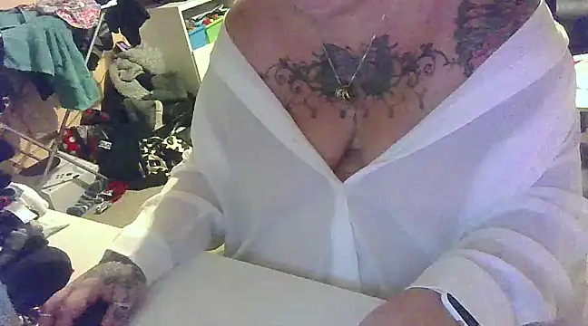 peachy-paige online show from 4, 2, 2025