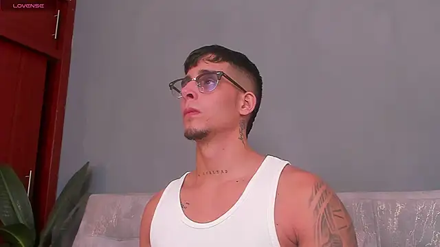 iamcamiloo  online show from 4, 12, 2024