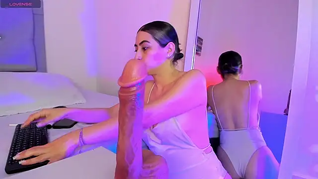 samanthasweeth online show from 4, 1, 2025