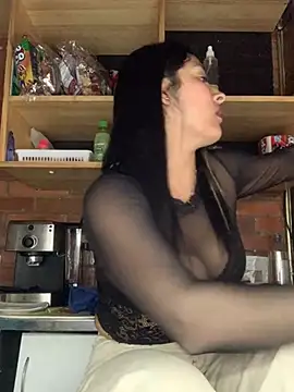 cami leon online show from 28, 12, 2024