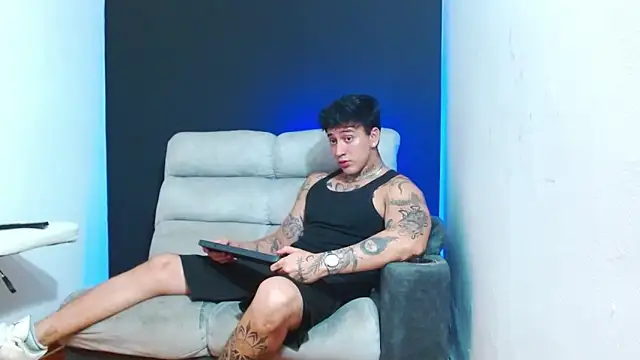 JUSTIN FULLER1 online show from 8, 5, 2026
