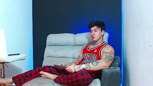 JUSTIN FULLER1 online show from 18, 5, 2026