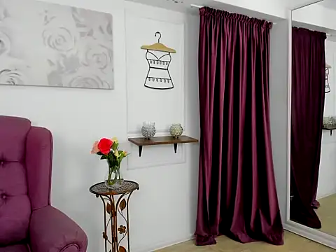 Snapshot of Queenrafaella chatting on 8, 10, 2025 Queenrafaella online show from 8, 10, 2025