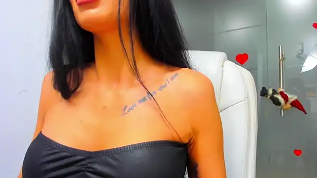 Snapshot of Queenrafaella chatting on 15, 12, 2025 Queenrafaella online show from 15, 12, 2025