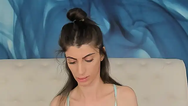 SkinnyDolly online show from 3, 10, 2025