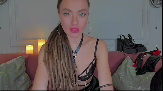 Snapshot of KellyFouler chatting on 22, 2, 2025 KellyFouler online show from 22, 2, 2025