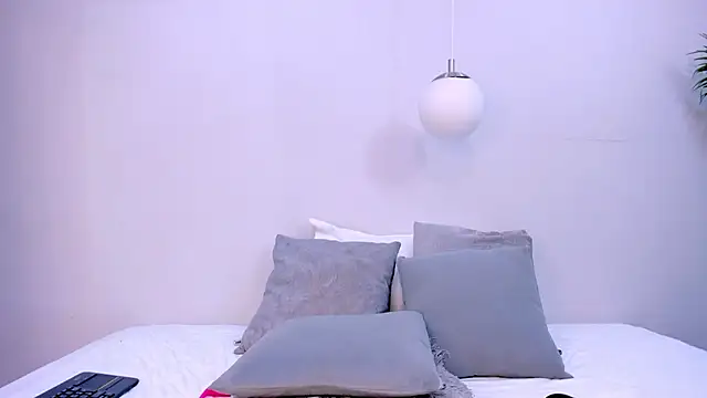 Abril Storm online show from 30, 10, 2025