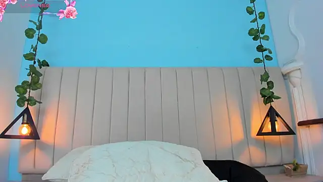 JulianaWaldo online show from 11, 1, 2025