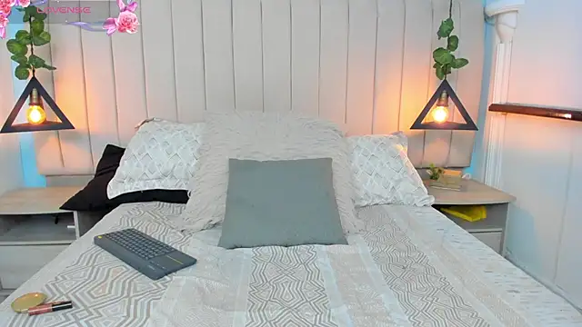 JulianaWaldo online show from 28, 1, 2025