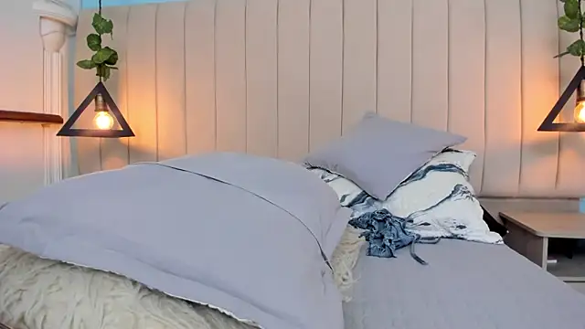 JulianaWaldo online show from 31, 1, 2025