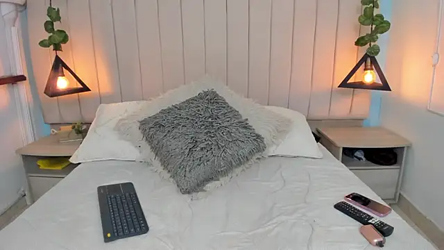 JulianaWaldo online show from 7, 2, 2025