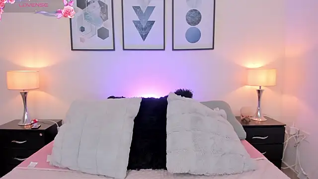 JulianaWaldo online show from 10, 9, 2025