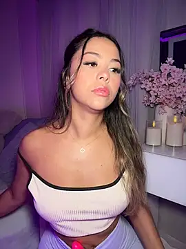 tuckersabrina online show from 15, 4, 2026