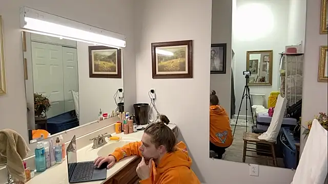 Snapshot of DaddydayDrinkzz chatting on 15, 2, 2025 DaddydayDrinkzz online show from 15, 2, 2025