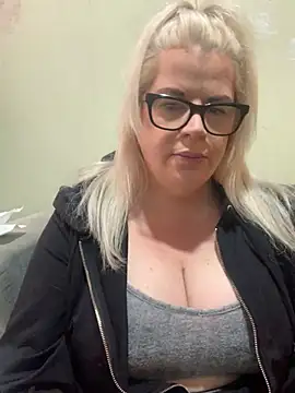 curvy-Ruby-Uk online show from 10, 2, 2025