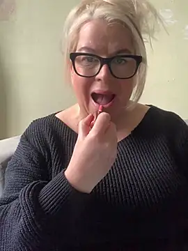 curvy-Ruby-Uk online show from 15, 2, 2025