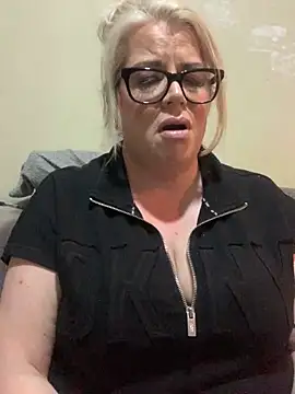 curvy-Ruby-Uk online show from 28, 2, 2025