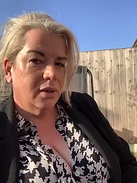 curvy-Ruby-Uk online show from 6, 3, 2025