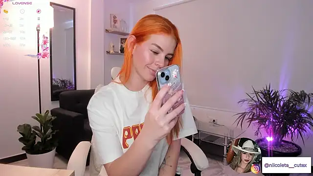 Snapshot of Niicoleta chatting on 2, 10, 2025 Niicoleta online show from 2, 10, 2025