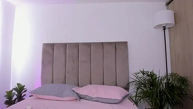 Snapshot of Niicoleta chatting on 31, 10, 2025 Niicoleta online show from 31, 10, 2025