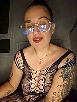 lindsay 33off online show from 18, 11, 2025