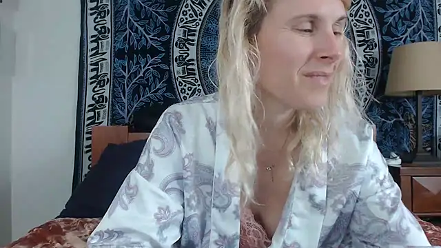 Cutikatxoxo online show from 19, 12, 2024