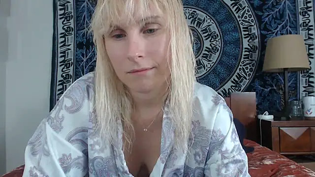 Cutikatxoxo online show from 20, 12, 2024