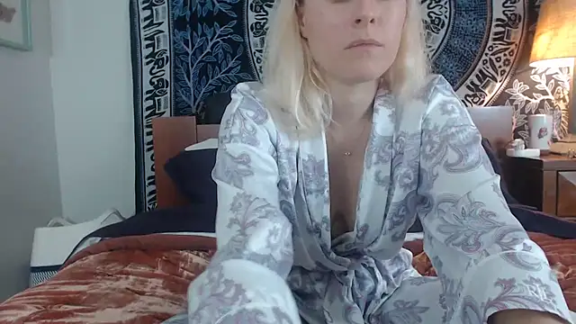 Cutikatxoxo online show from 27, 12, 2024