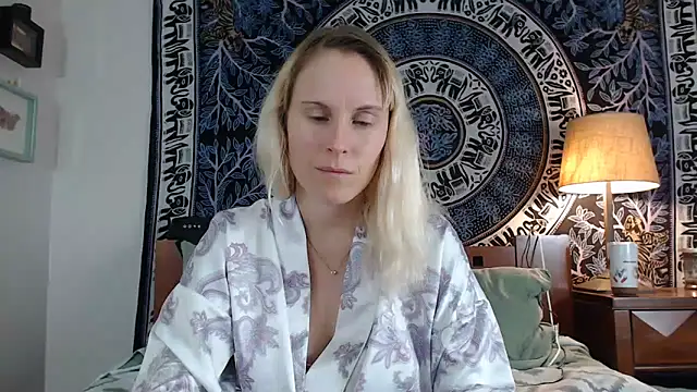 Cutikatxoxo online show from 25, 1, 2025