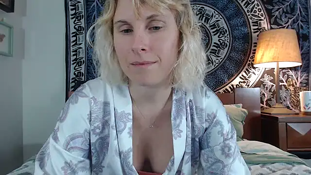 Cutikatxoxo online show from 11, 2, 2025