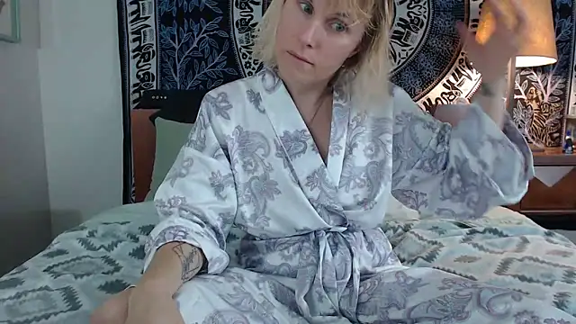 Cutikatxoxo online show from 12, 2, 2025
