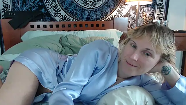 Cutikatxoxo online show from 14, 2, 2025