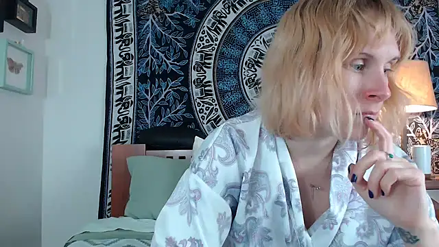 Cutikatxoxo online show from 22, 2, 2025