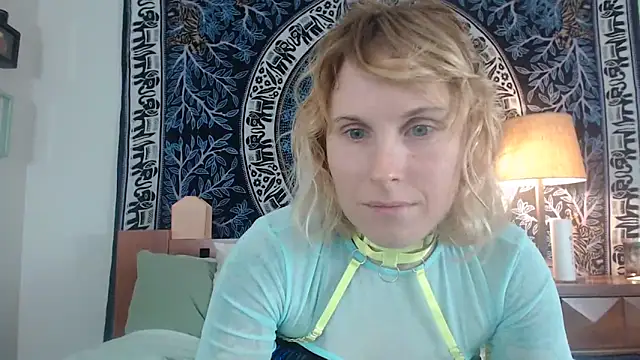 Cutikatxoxo online show from 14, 3, 2025