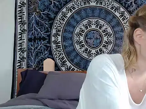 Cutikatxoxo online show from 22, 3, 2025