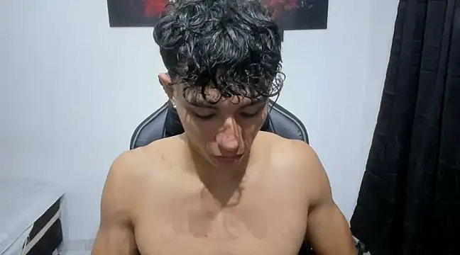 Snapshot of enzo_sloran chatting on 14, 2, 2025 enzo sloran online show from 14, 2, 2025