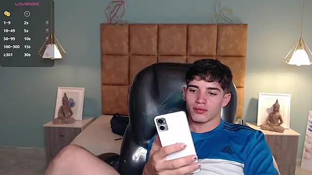 AlejooTwink online show from 10, 1, 2025