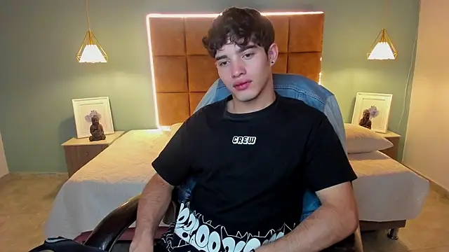 Snapshot of AlejooTwink chatting on 7, 10, 2025 AlejooTwink online show from 7, 10, 2025