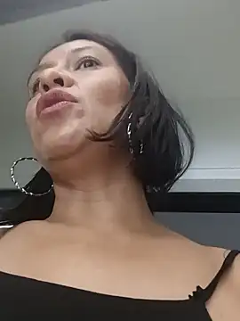 Snapshot of Slut_Milf_ chatting on 16, 1, 2025 Slut Milf online show from 16, 1, 2025