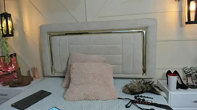 Snapshot of Slut_Milf_ chatting on 5, 2, 2025 Slut Milf online show from 5, 2, 2025