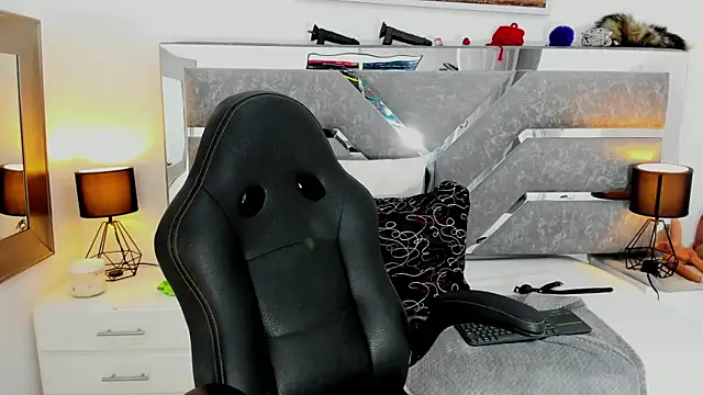 Slut Milf  online show from 4, 5, 2026
