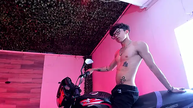 AkazaBoy  online show from 27, 12, 2024