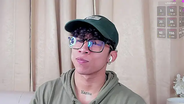 Snapshot of AkazaBoy_ chatting on 2, 3, 2026 AkazaBoy online show from 2, 3, 2026