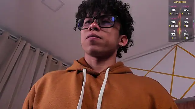 Snapshot of AkazaBoy_ chatting on 9, 4, 2026 AkazaBoy online show from 9, 4, 2026