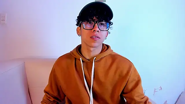 Snapshot of AkazaBoy_ chatting on 12, 4, 2026 AkazaBoy online show from 12, 4, 2026