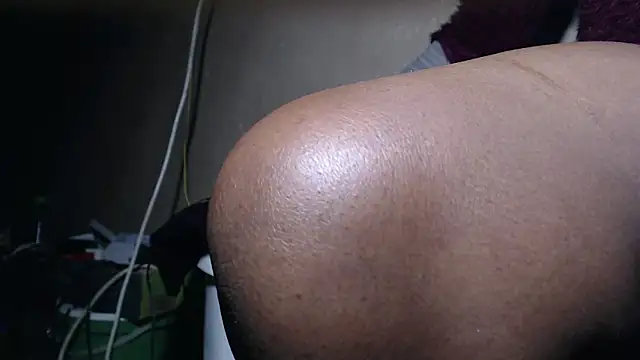 Snapshot of hotriders70e chatting on 18, 11, 2025 hotriders70e online show from 18, 11, 2025