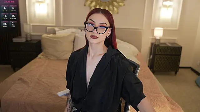 Magnetic Mia  online show from 25, 5, 2026