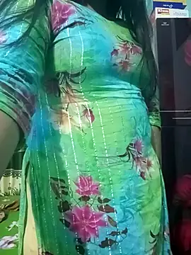 Snapshot of Sumi-roy chatting on 17, 11, 2025 Sumi-roy online show from 17, 11, 2025