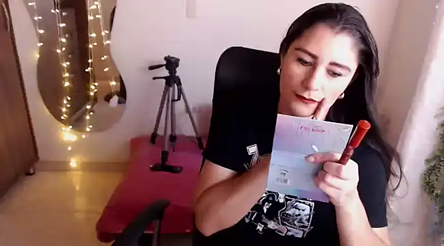 LUCY LI online show from 12, 1, 2025