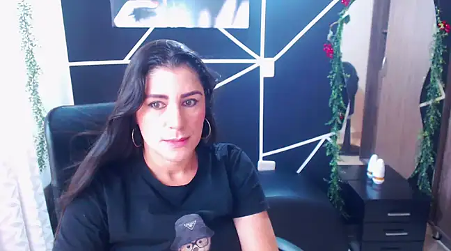 LUCY LI online show from 9, 3, 2025